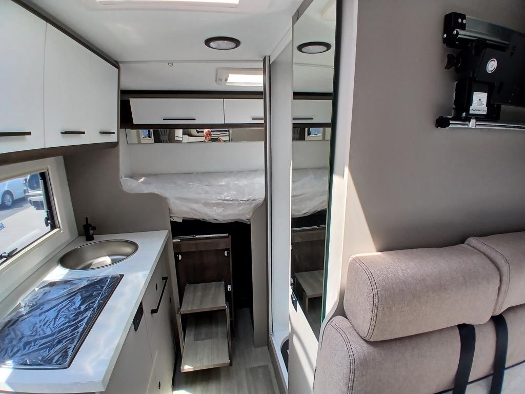 Clicca per ingrandire YRTEO 840 SUPER COMPATTO 599 CM SLIM 214 CM YRTEO 840 SUPER COMPATTO 599 CM SLIM 214 CM